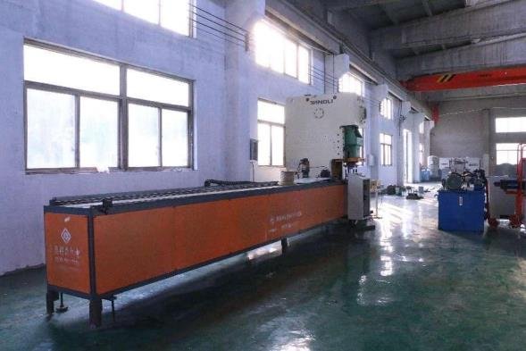 Steel plate cutting equipment